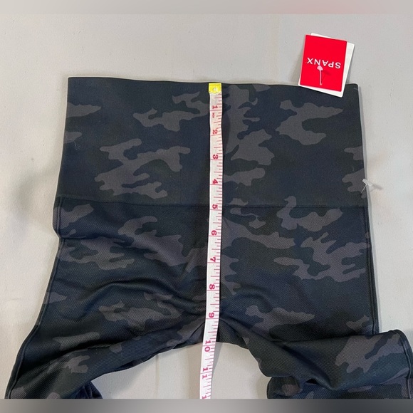 Spanx Look At Me Now Seamless Camo Leggings Women’s Size Medium NWT - Picture 5 of 13